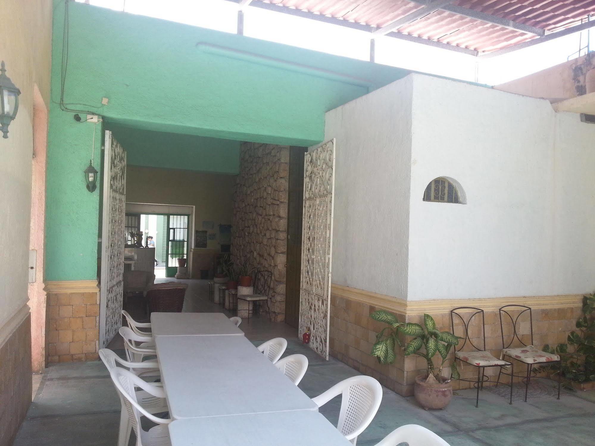 Spanglish Hostel Mérida Exterior foto